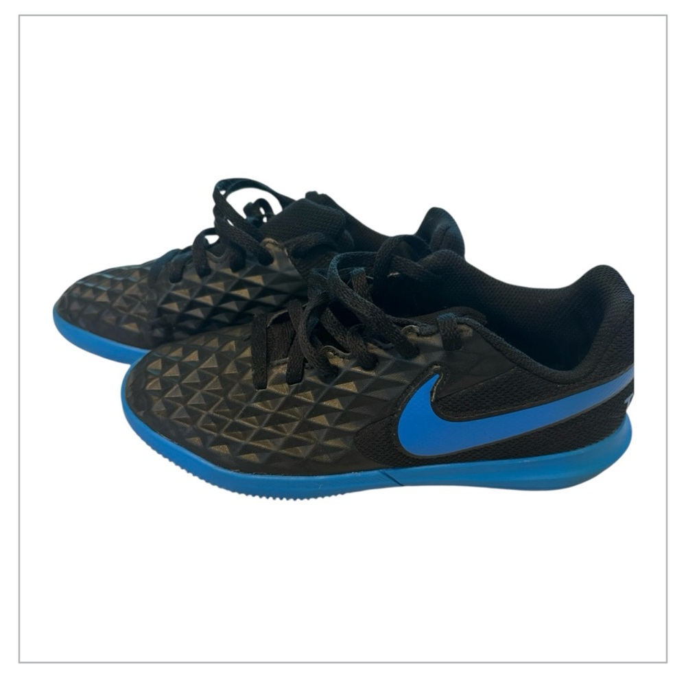 Size 1Y - Nike Tiempo Indoor soccer shoes